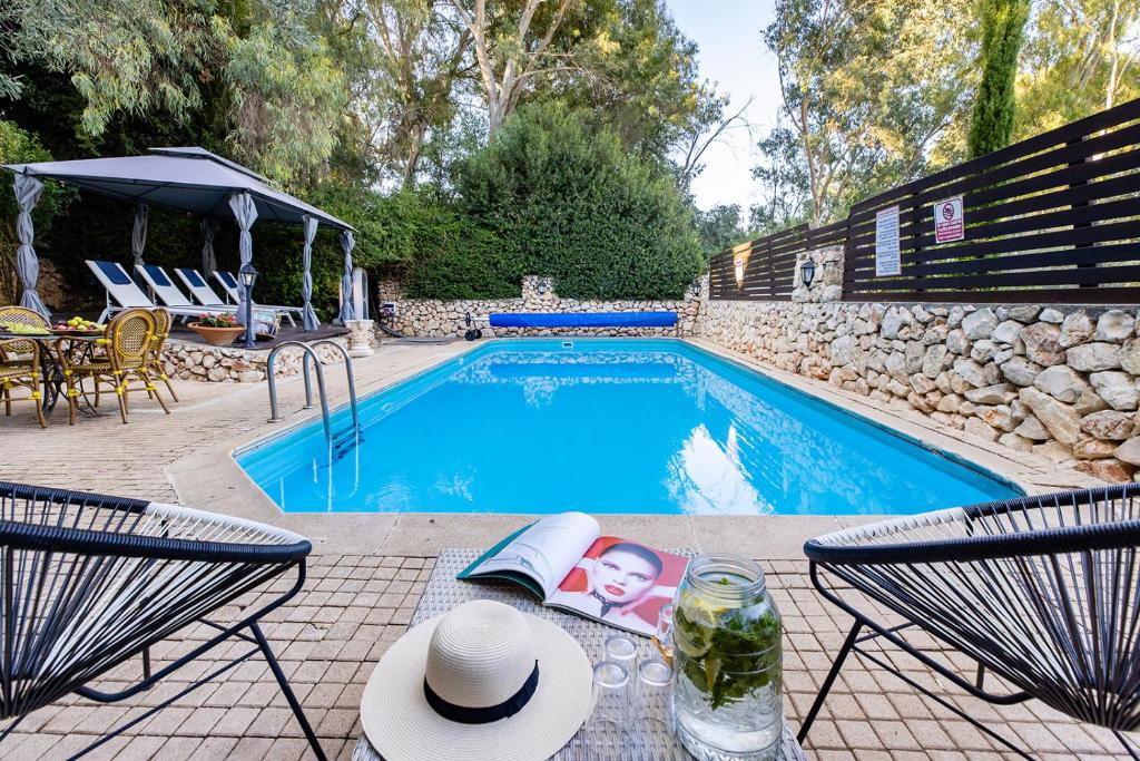 THE HOUSE ROSH PINA - 2BRM WITH POOl