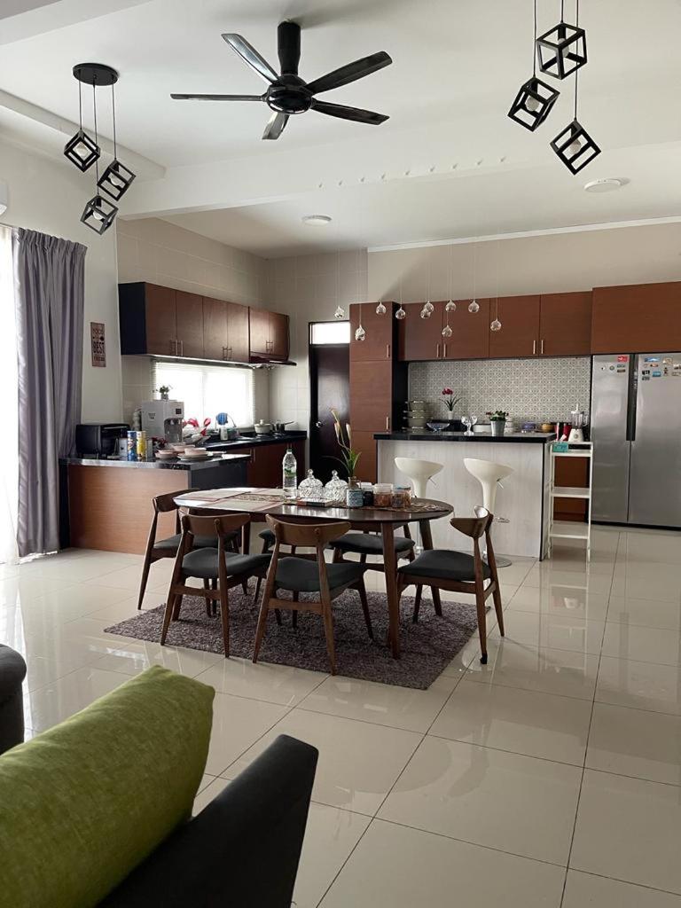 Homestay Fe-feeling Artis with 4 Bedrooms photo 3