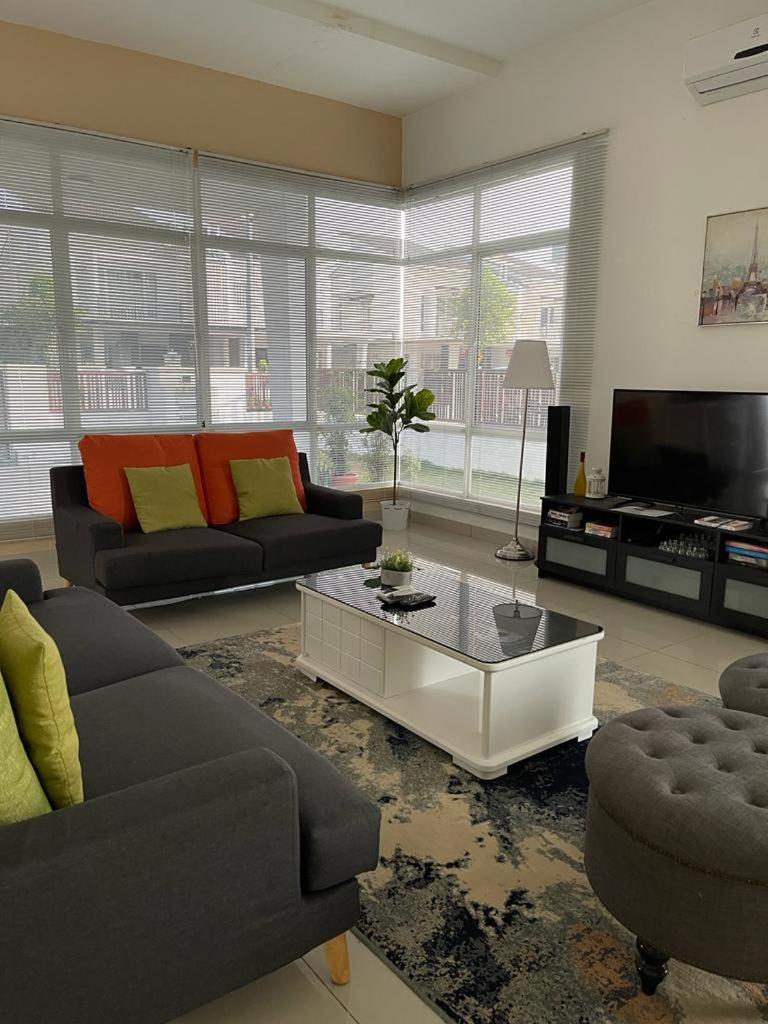Homestay Fe-feeling Artis with 4 Bedrooms photo 2