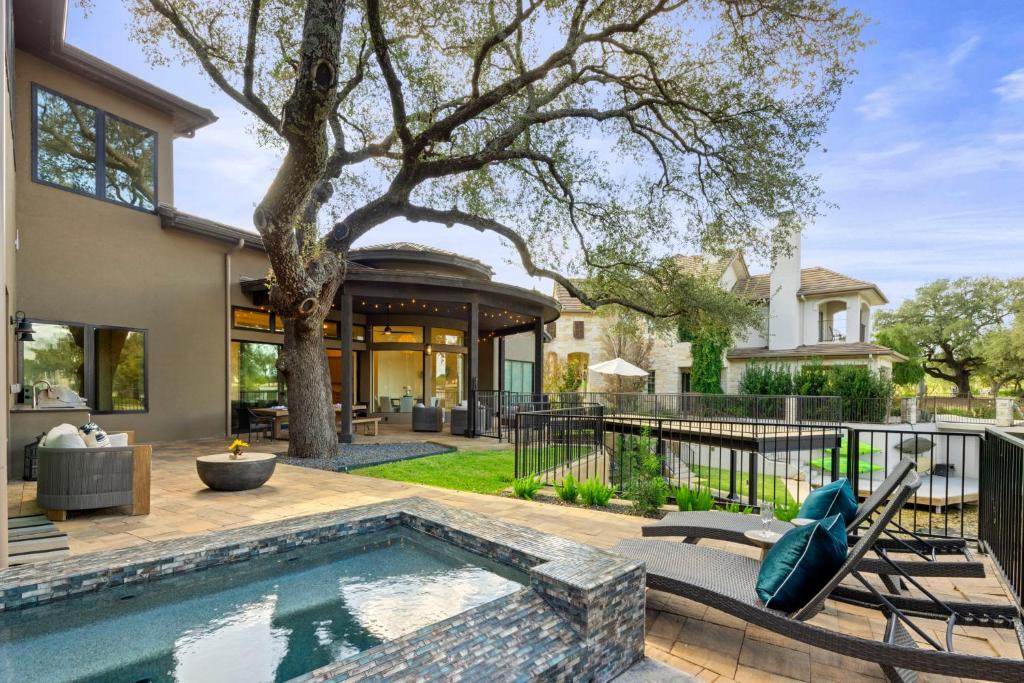 Luxury Lakeside Villa with Lake LBJ Access, Electric Boat Lift, & Countless Amenities photo 3