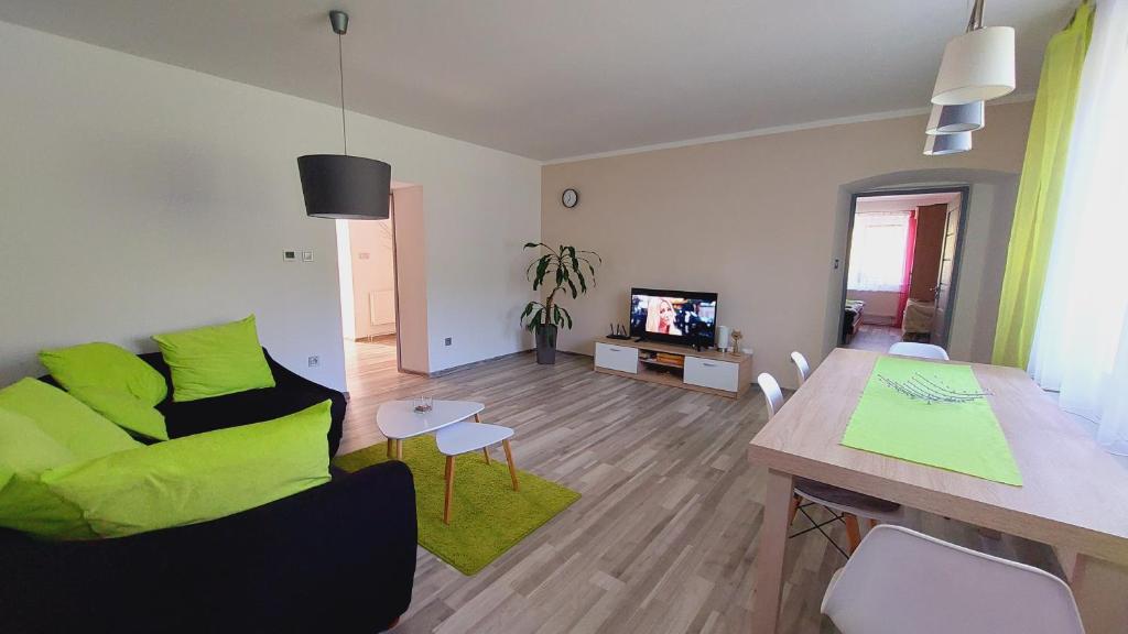 Moderní klidný apartmán v přírodě, s parkováním. photo 1