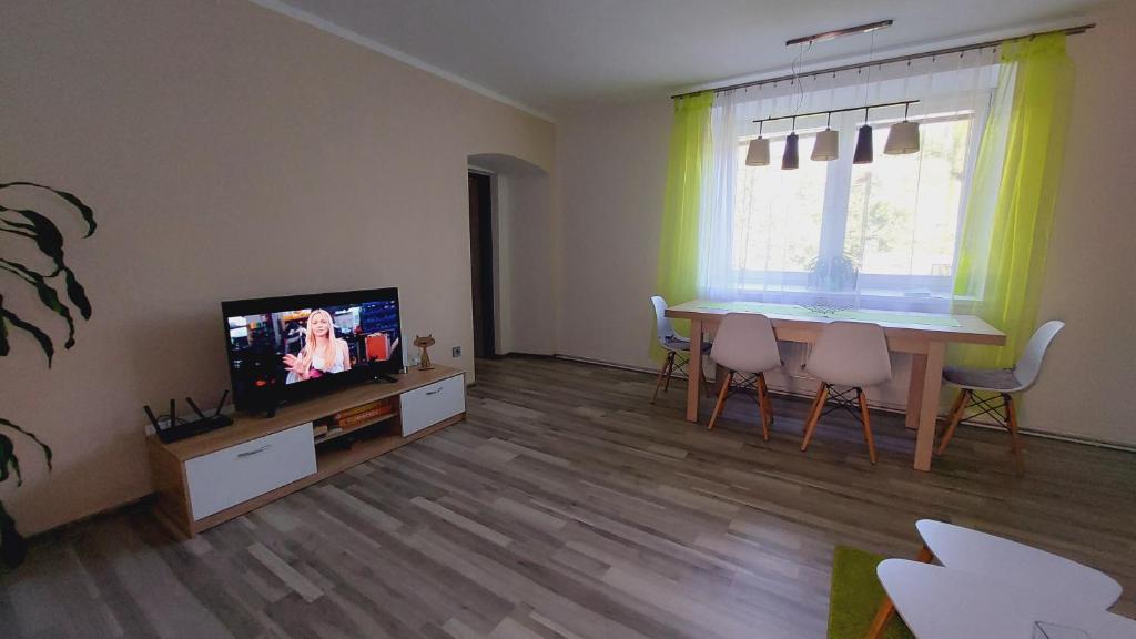Moderní klidný apartmán v přírodě, s parkováním. photo 2