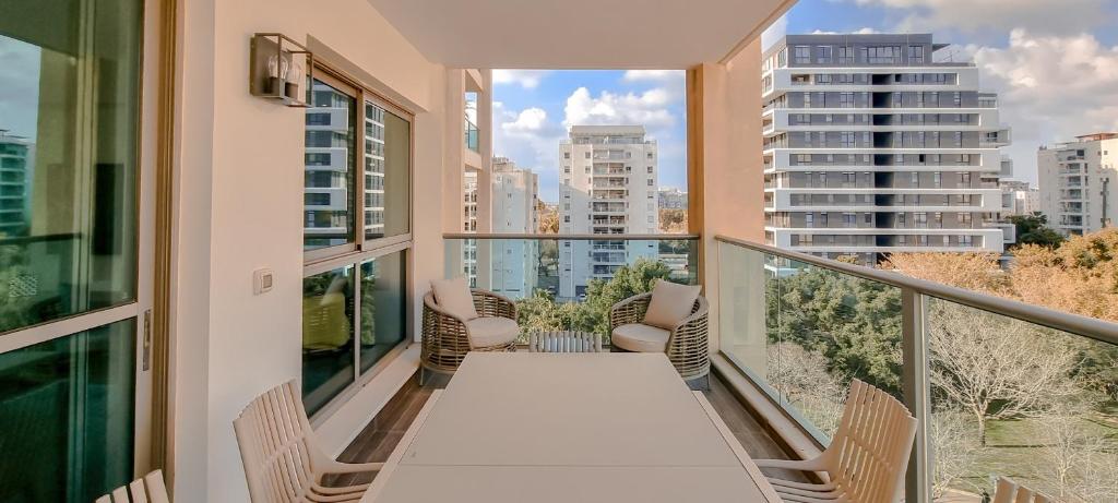 Spacious Condo in New North by FeelHome photo 1