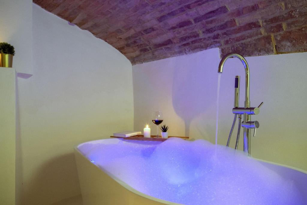 Medieval flat with whirlpool bath photo 4