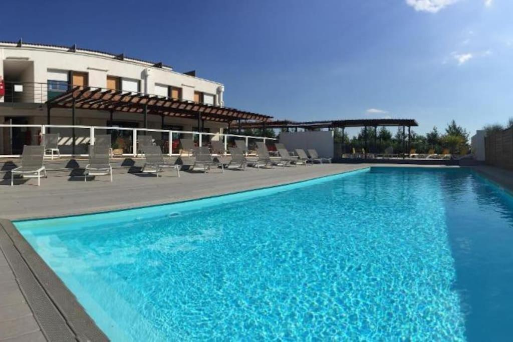 Paisible et unique avec terrasse sur vue piscine 107 photo 2