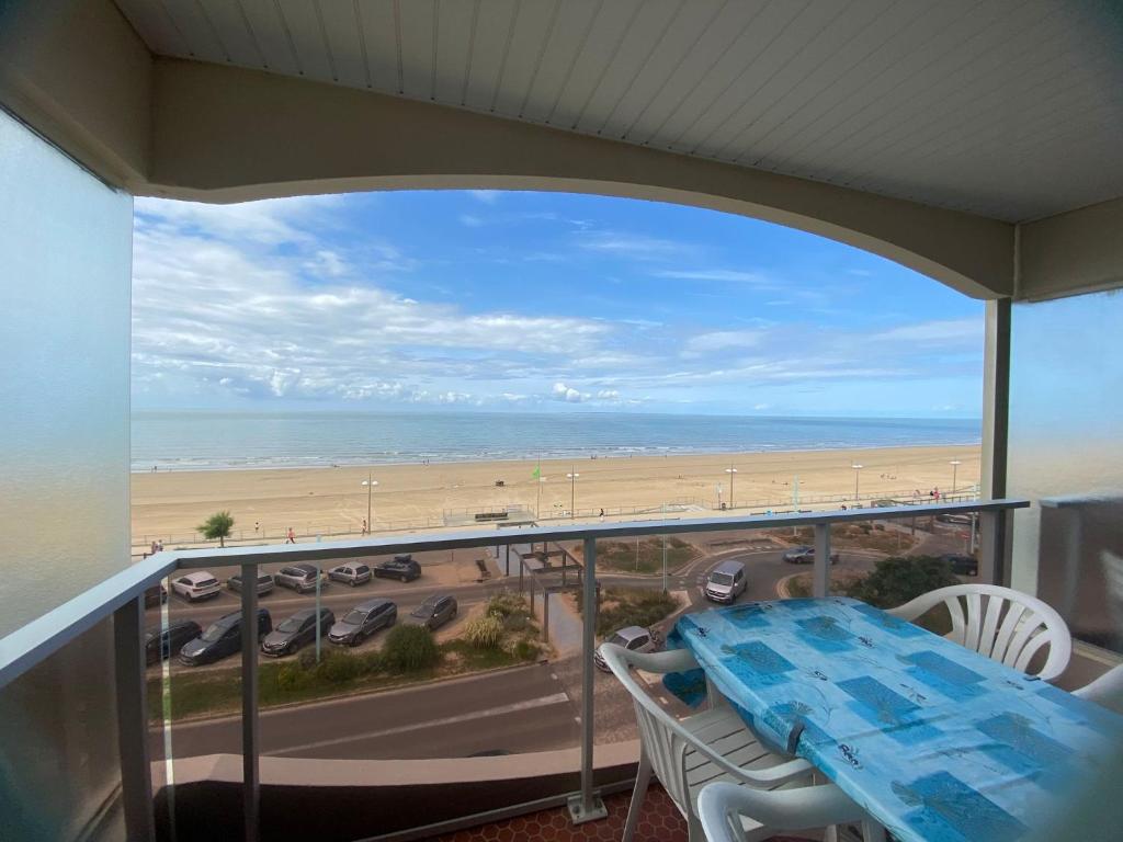 saint jean de mont, Superbe studio balcon face mer photo 4