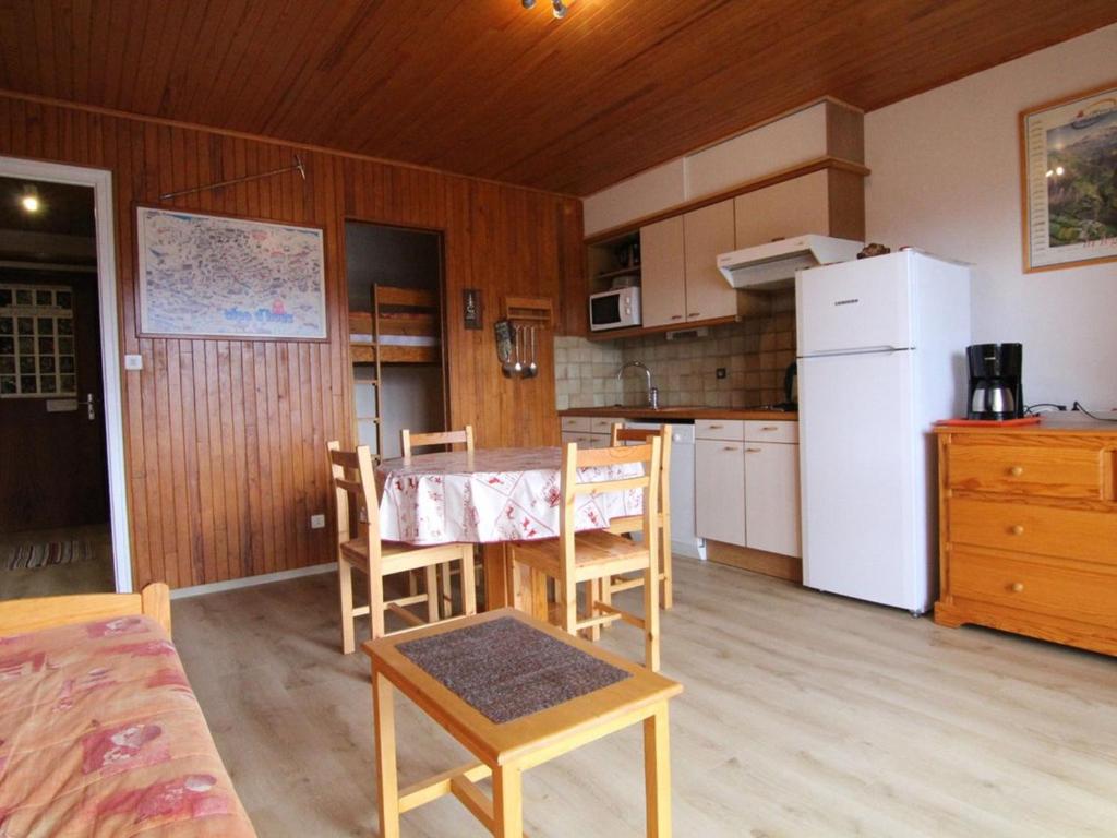 Appartement Huez, 1 pièce, 4 personnes - FR-1-405-30 photo 3