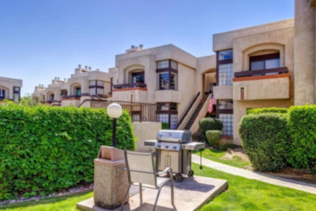 Cozy Palm Springs Condo photo 1