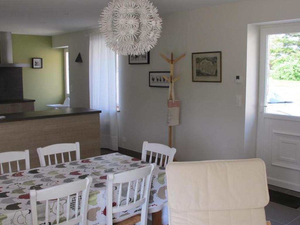 Gîte Cindré, 3 pièces, 4 personnes - FR-1-489-149 photo 2