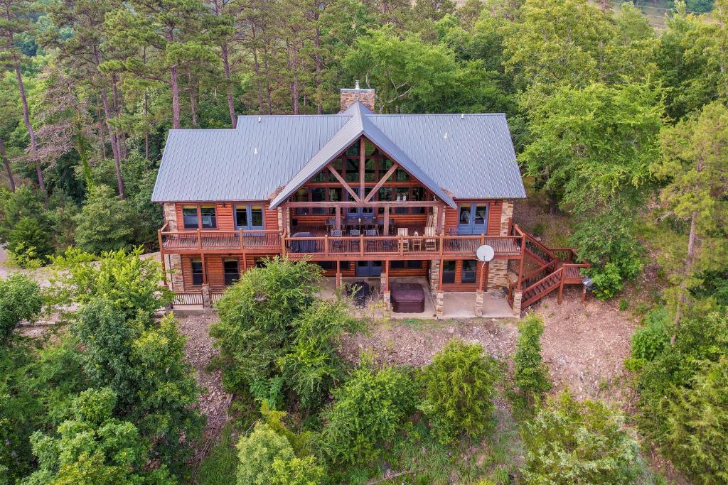 Broken Bow Cabin with Game Room and Private Hot Tub! photo 2
