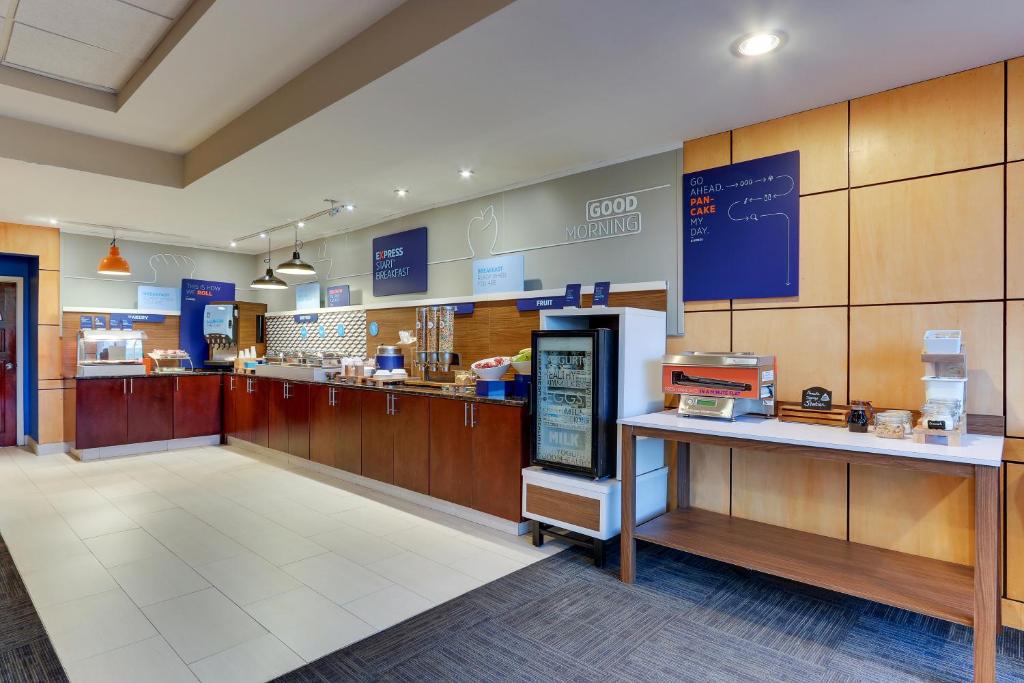 Holiday Inn Express Aberdeen-Chesapeake House, an IHG Hotel photo 2