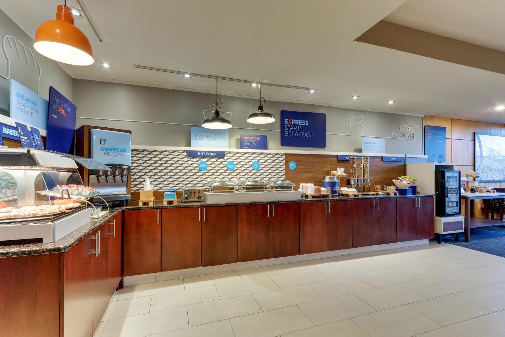 Holiday Inn Express Aberdeen-Chesapeake House, an IHG Hotel photo 1