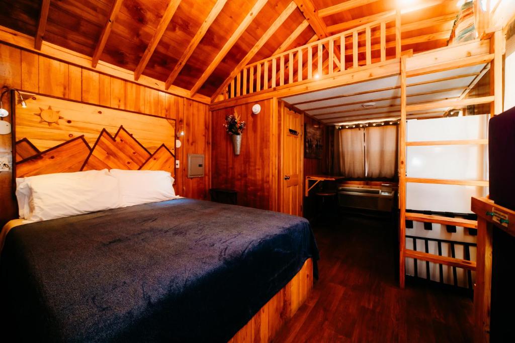 La Junta Colorado Cabins photo 2