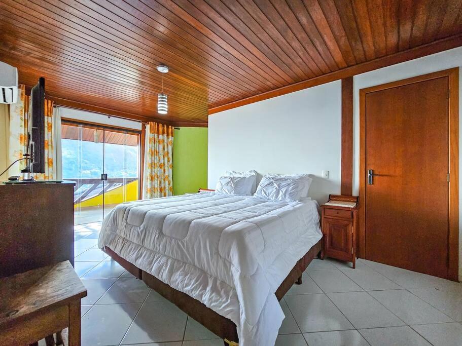 Casa amarela portogalo Angra dos Reis photo 1