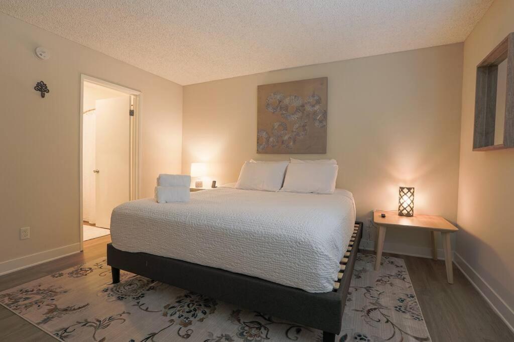 Shabby Chic Oceanside King & 2 Queen bed Pool GYM photo 4