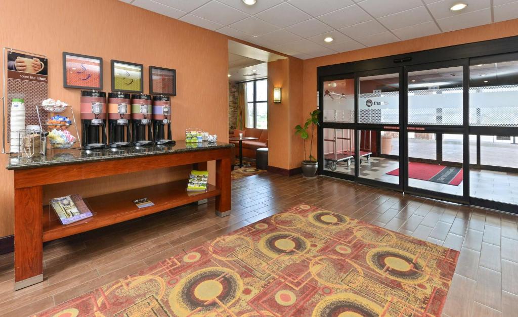 Hampton Inn Muscatine photo 3