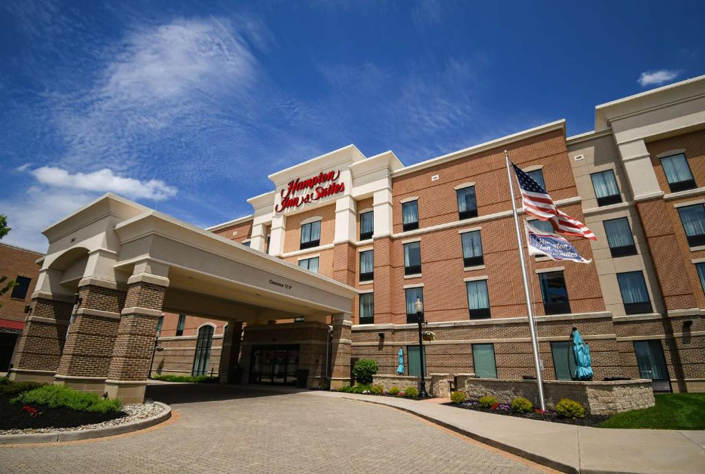 Hampton Inn & Suites Mishawaka/South Bend at Heritage Square photo 1