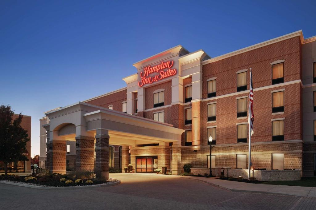Hampton Inn & Suites Mishawaka/South Bend at Heritage Square photo 2