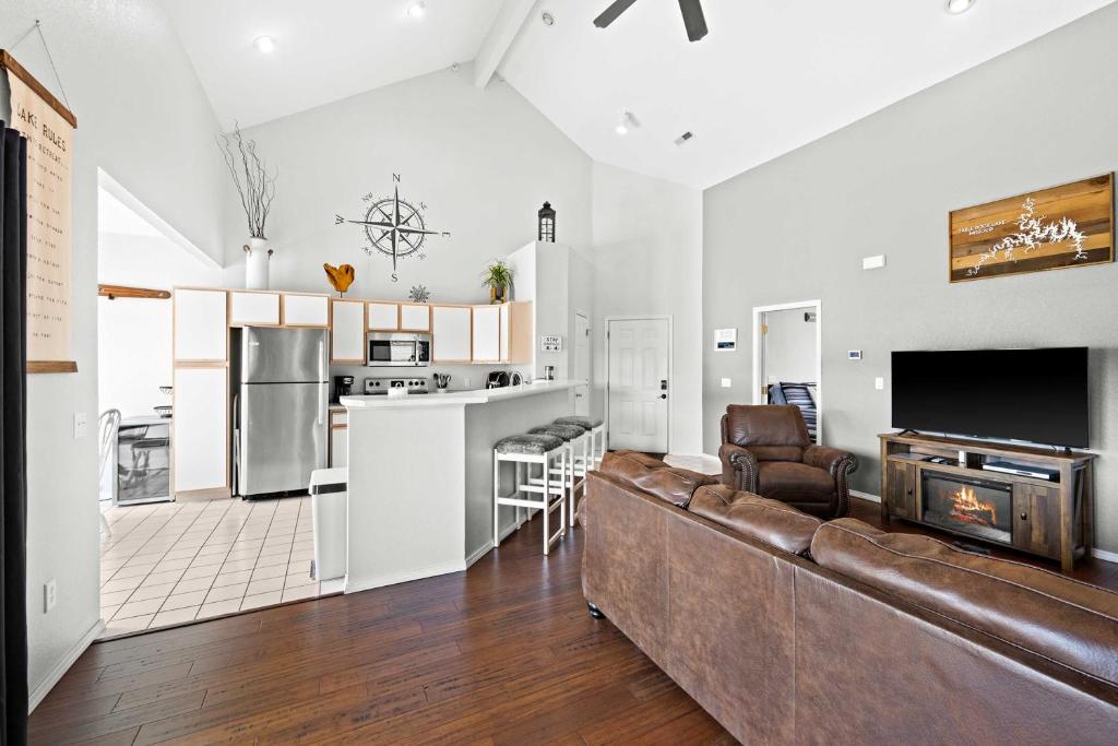 Condo in Lakefront Resort with Boat Launch and Pool! photo 4