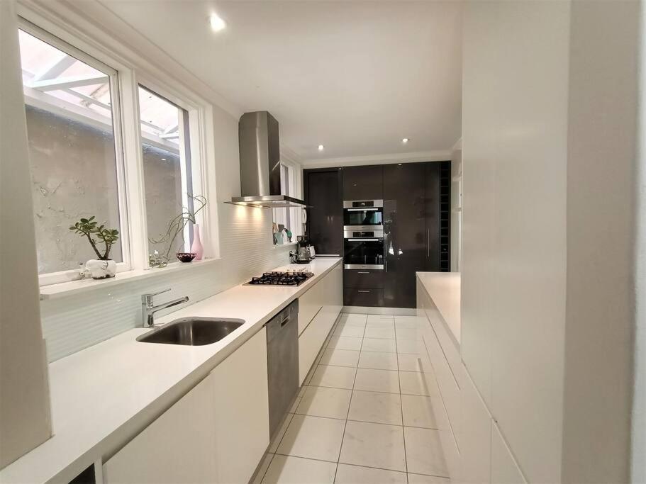 Three Bedroom Home in the Heart of Bondi Junction photo 4