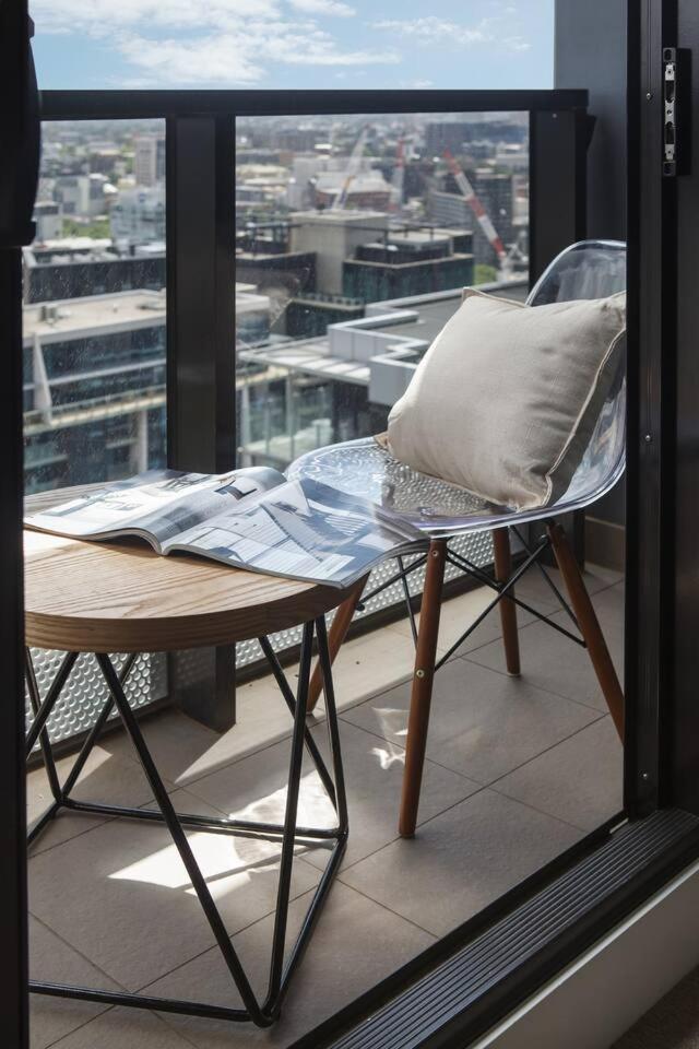 Stylish Studio on 28th Floor with Panoramic Views photo 3