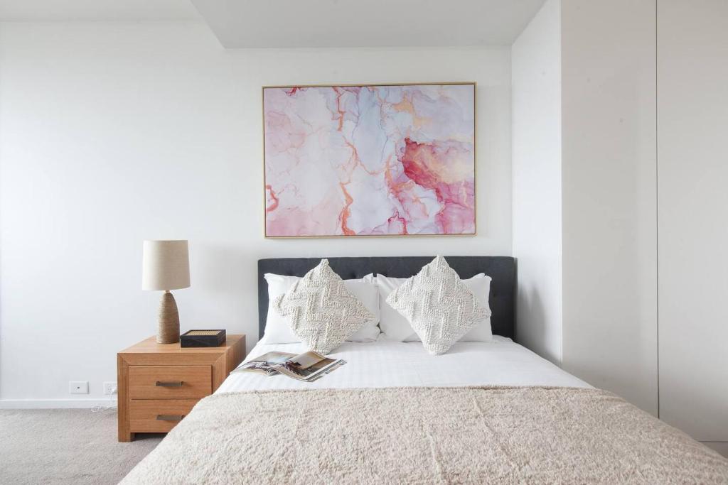 Stylish Studio on 28th Floor with Panoramic Views photo 1
