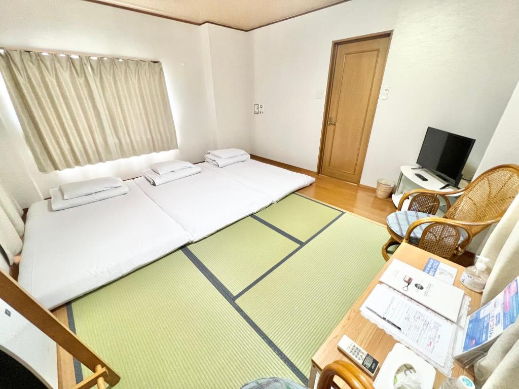 PetitHotel017全室ミニキッチン付きファミリルーム 飲食街中心 阿波踊り会館7分 文理 徳島大学 アスティとくしま車8分 photo 4