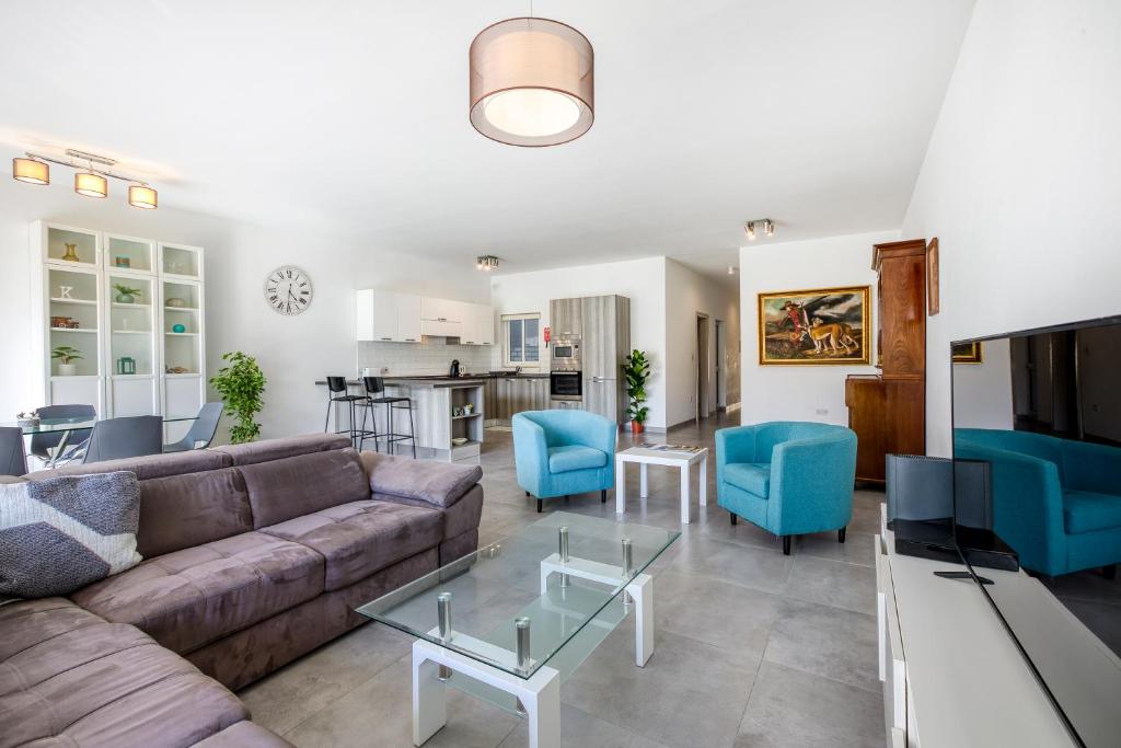 Annitchka Mansions - Apartment in central Malta