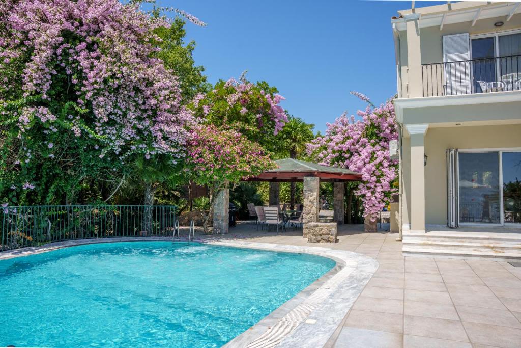 Villa Grosse Sea and Mountains View photo 4