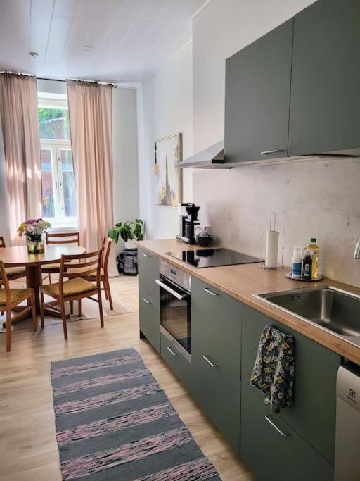 Beautiful 67m2 apartment in Port Arthur (Free parking, WiFi & AC)