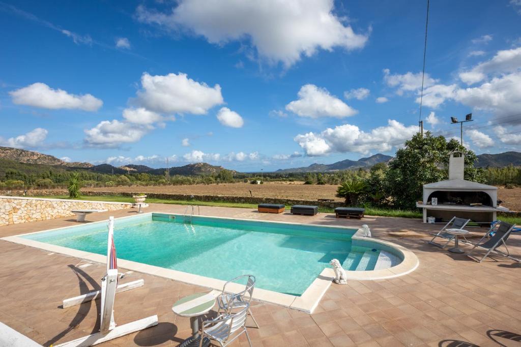 Stunning Villa W/ Swimmping Pool&Private Parking!