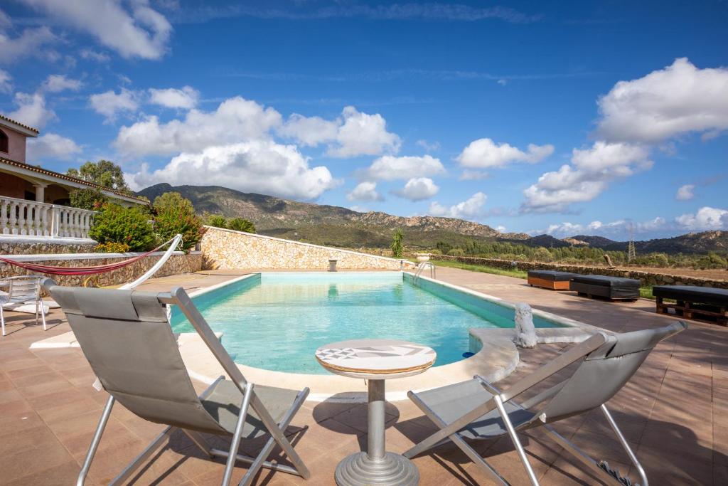 Stunning Villa W/ Swimmping Pool&Private Parking! photo 1