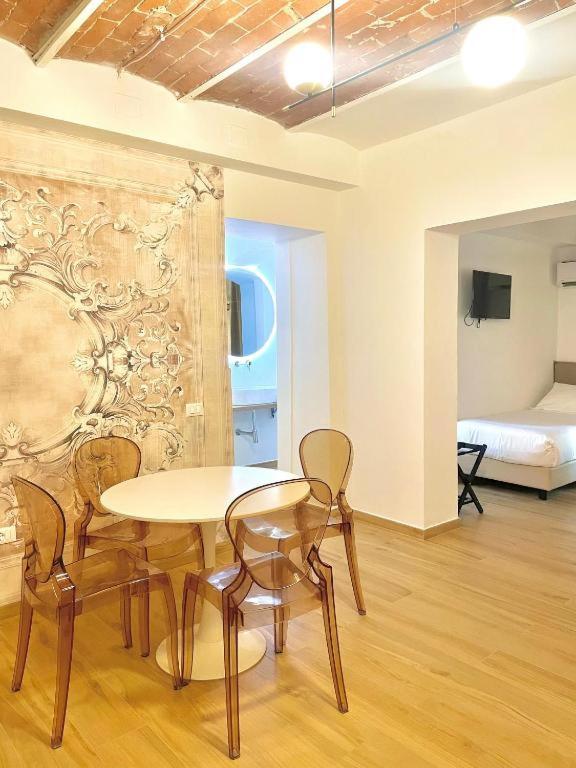 Tirreno Beachfront Apartments - Tap to explore photos