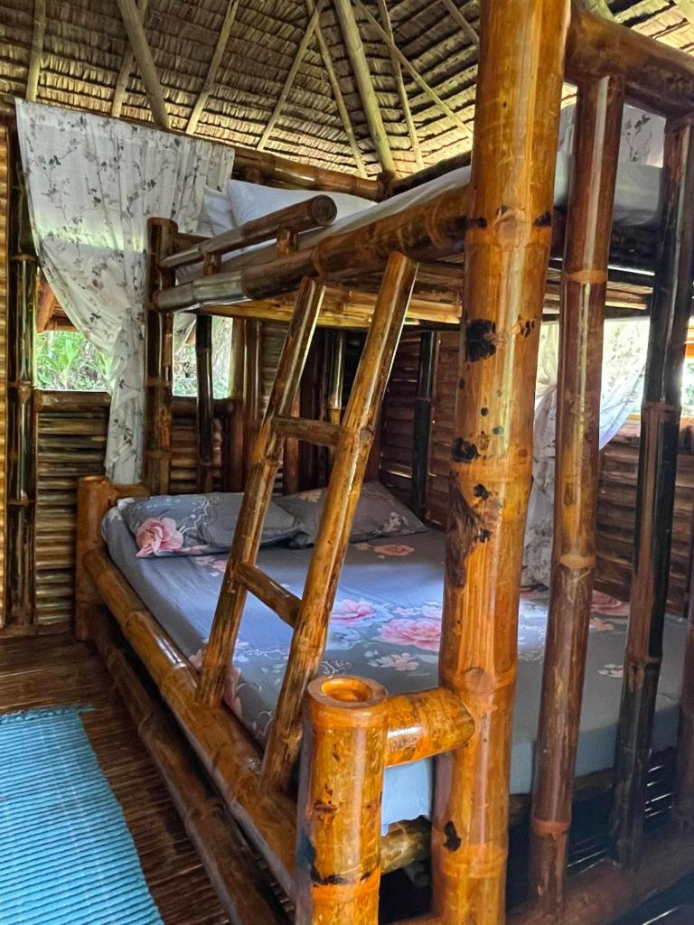Hillcreek's Riverside Hideaway photo 4