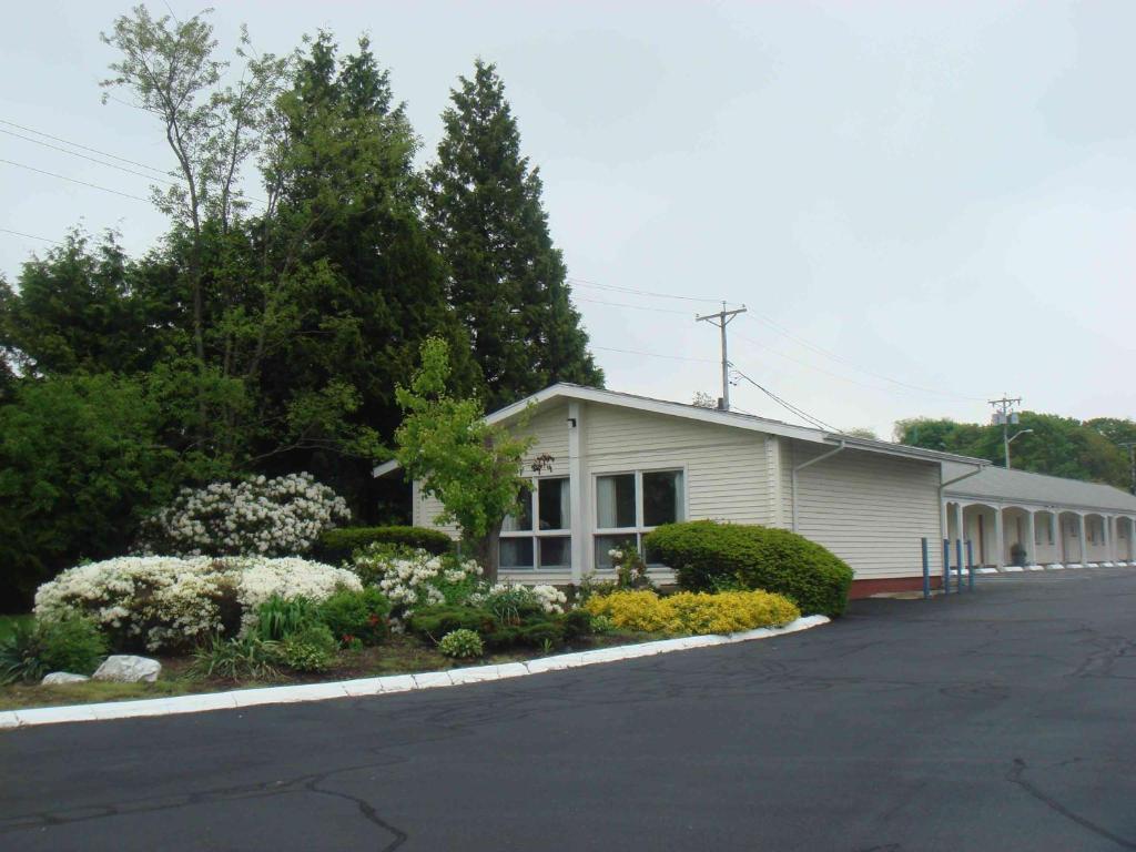 Harbor Base Inn photo 1