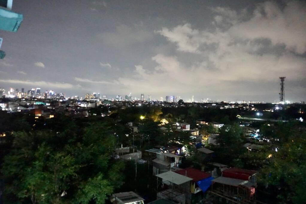 Bi-level unit with City View photo 2