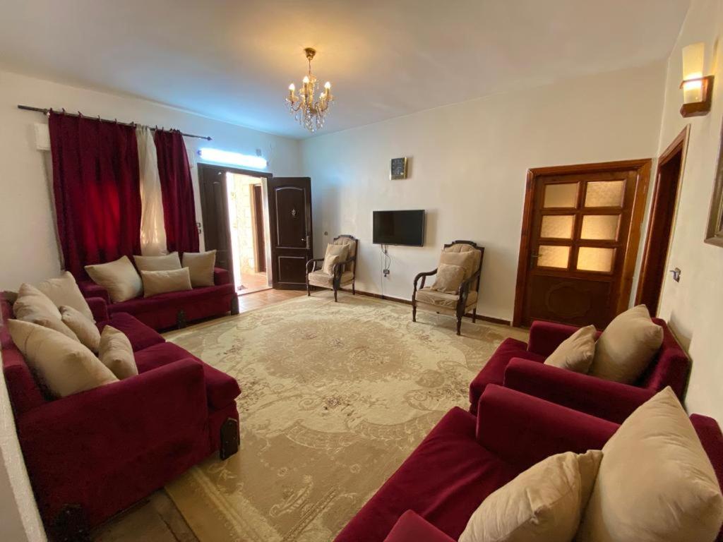 Full furnitured house بيت مفروش للأيجار