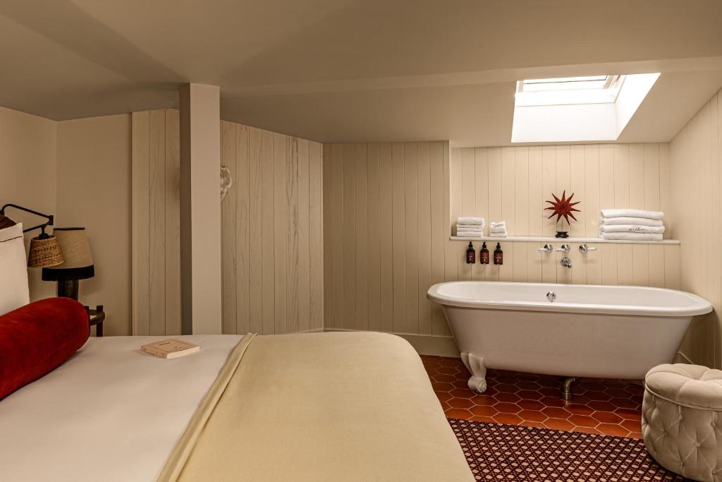Château des Fleurs Hôtel & Spa Paris Room Type - Family Junior Suite