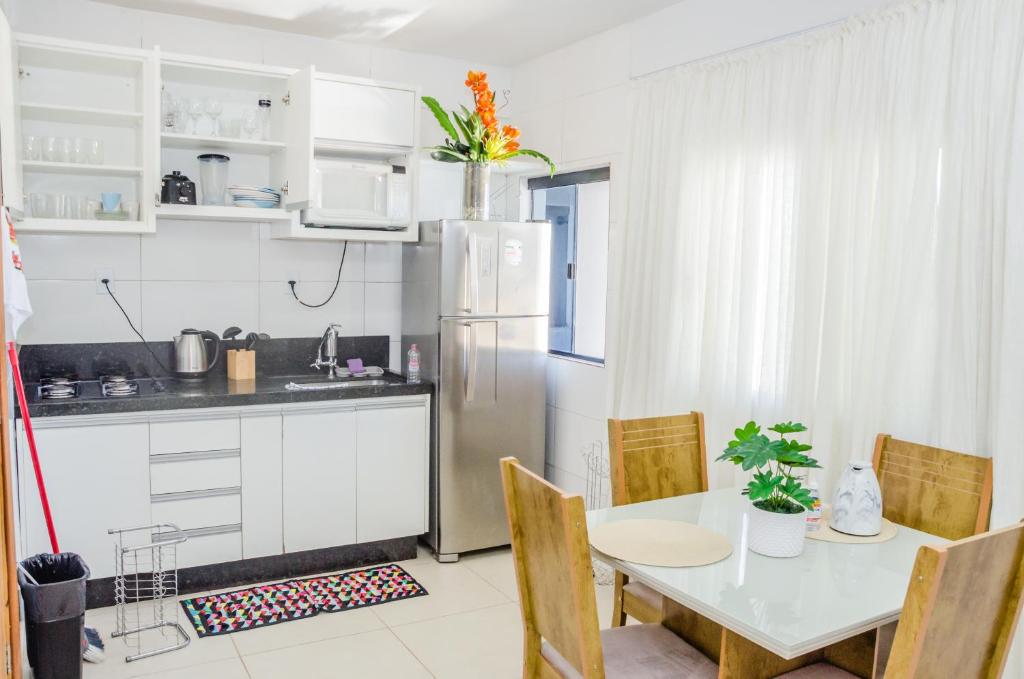 Prox ao hospital HRT e Anchieta e faculdade - wifi- netflix - ar-condicionado photo 3
