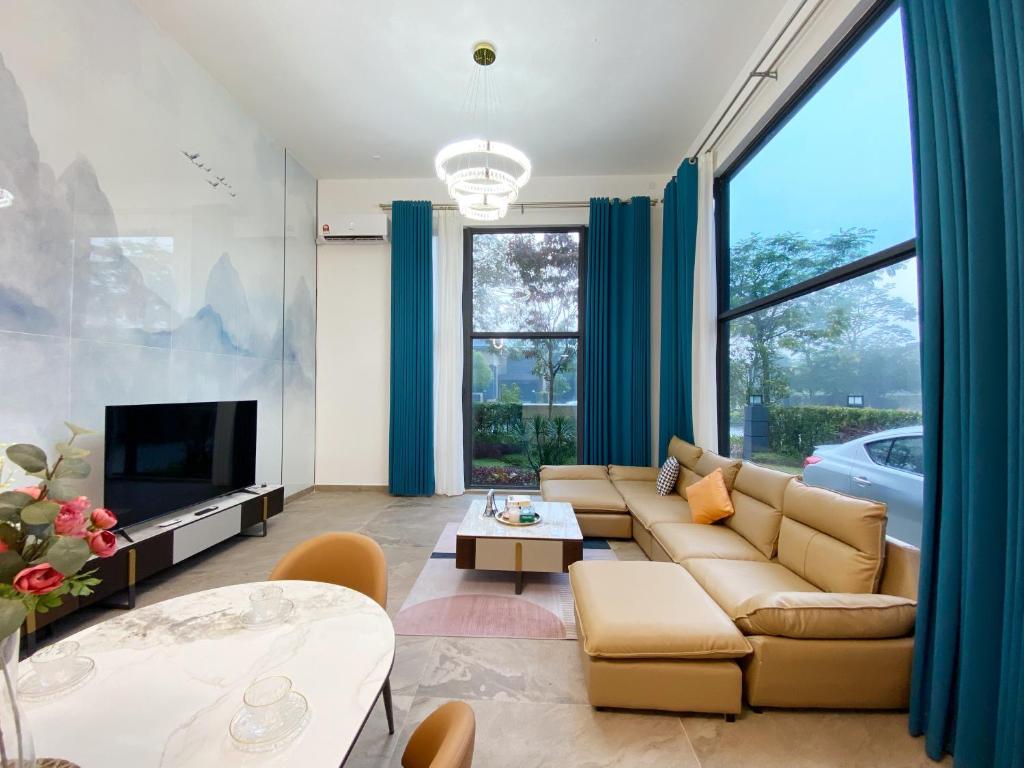 Forest City Golf Course Resort Villa by Lions Bay photo 1