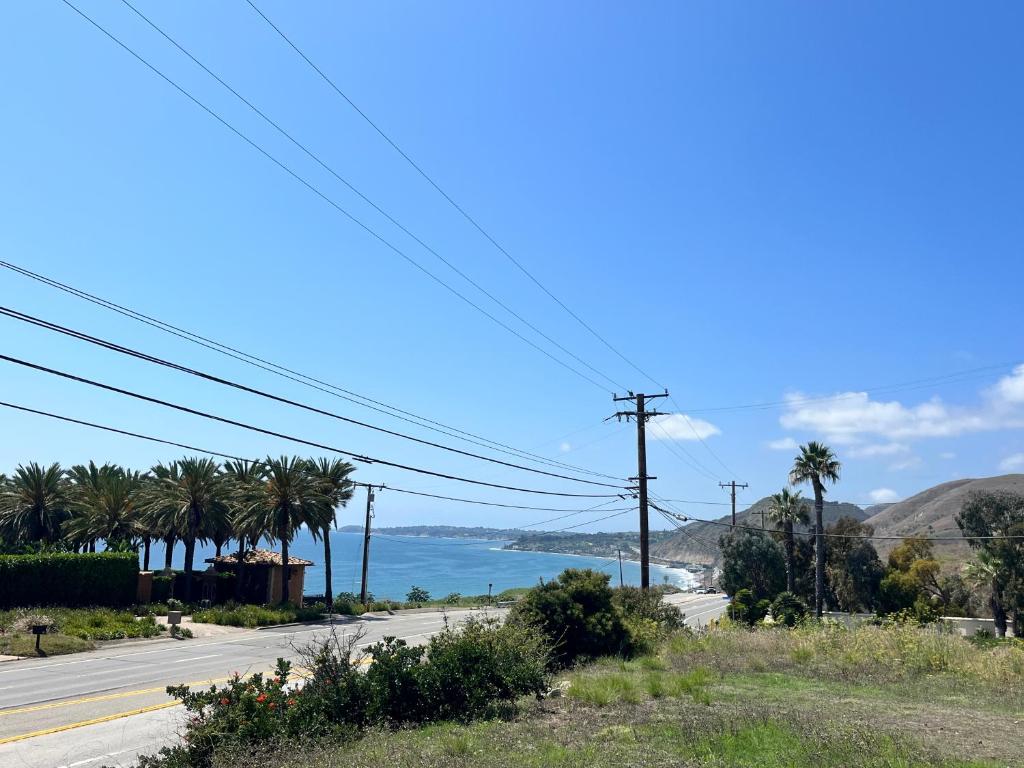 Breezy Malibu with Ocean View, Quick Access to Beach & Hike