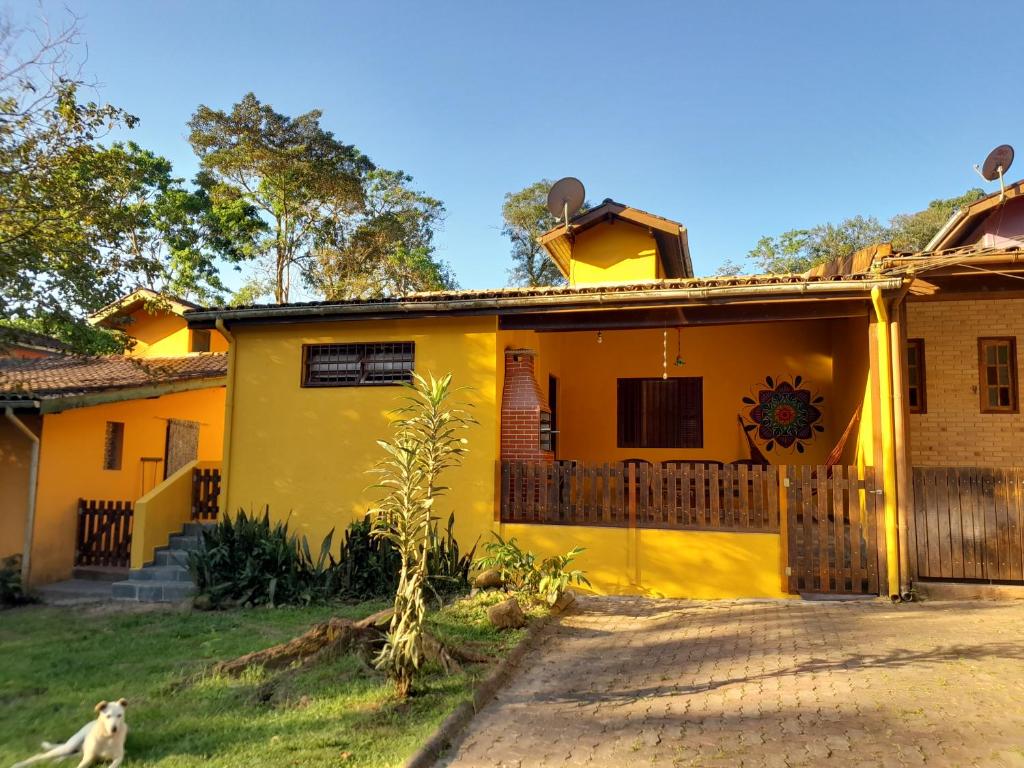 Mandala casa 3 dorms cond fech piscina churrasqueira