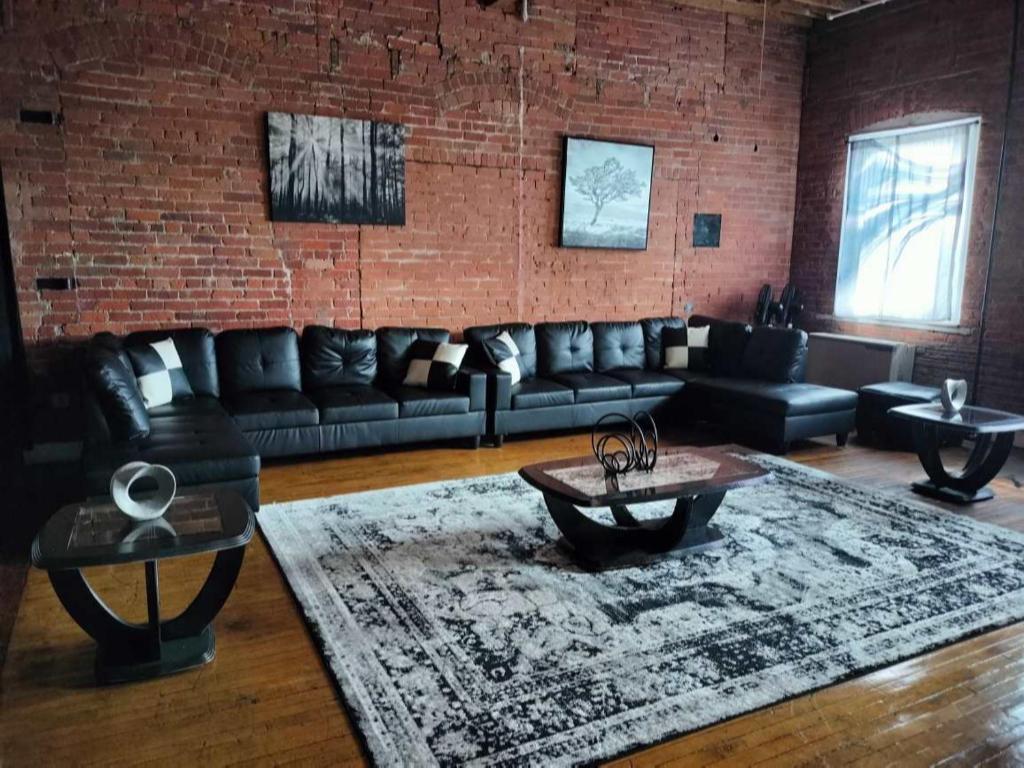 Idlewild Villa Loft apts photo 1