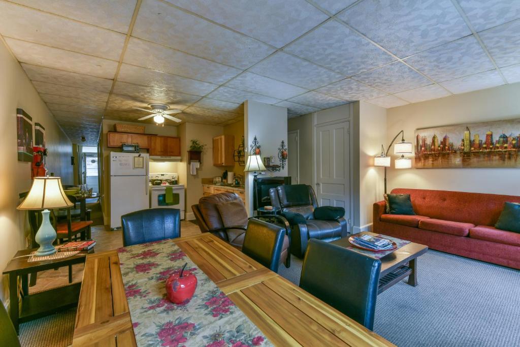 Main Street two bedroom in Galena-Great location! photo 1