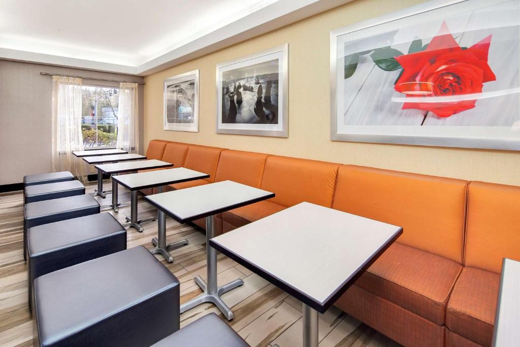 Hampton Inn & Suites Seattle North/Lynnwood photo 4