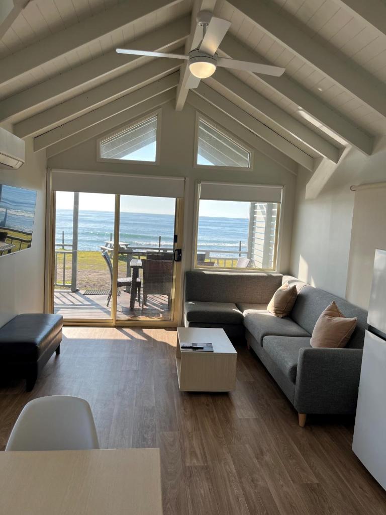 Blue Lagoon Beach Resort photo 3