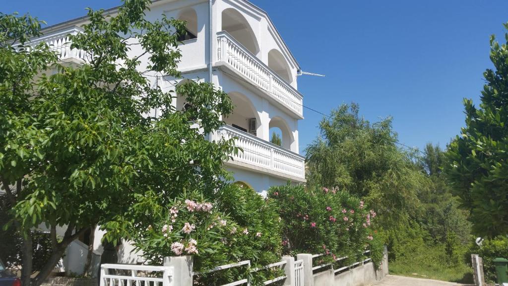 Apartment Domi photo 1