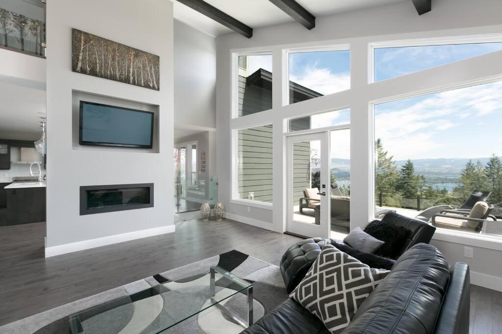 Luxury Home with a View!