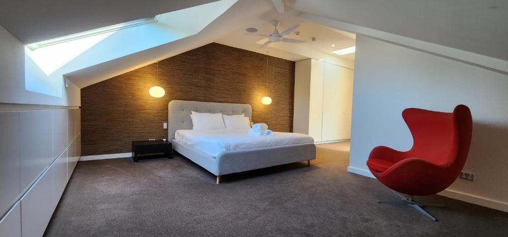 Absolute Waterfront with Oversized Private Terrace photo 3