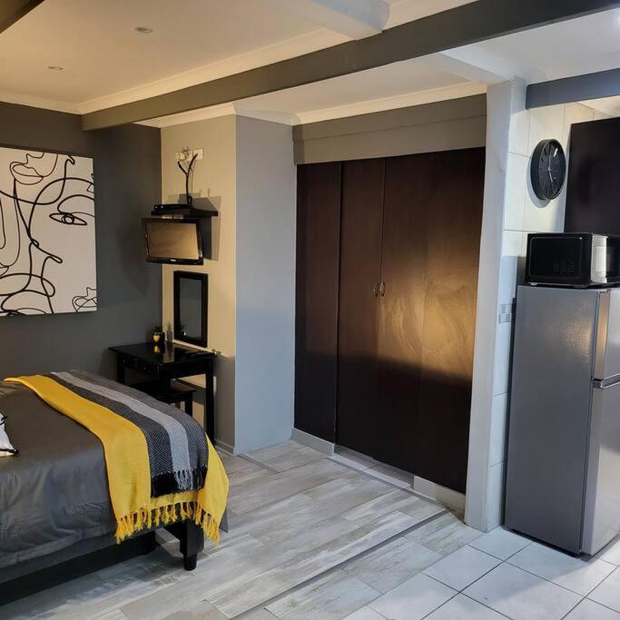 Forever Always Studio Apartment photo 3